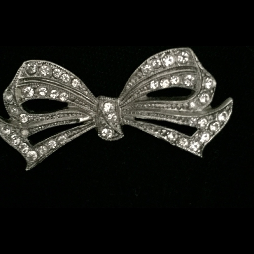 Vintage Rhinestone bow design  pin